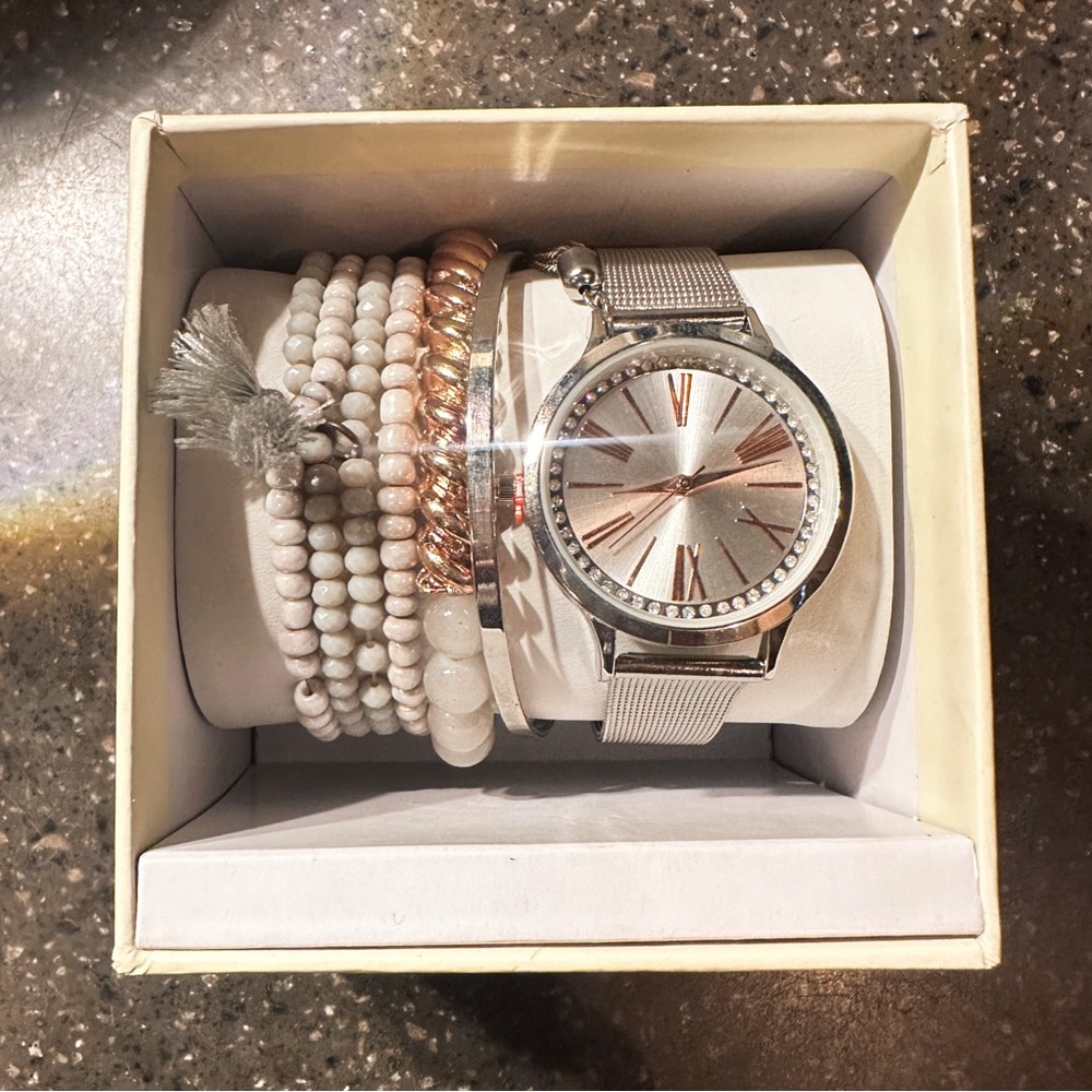 Silver and Rose Gold Watch/bracelet set ✨